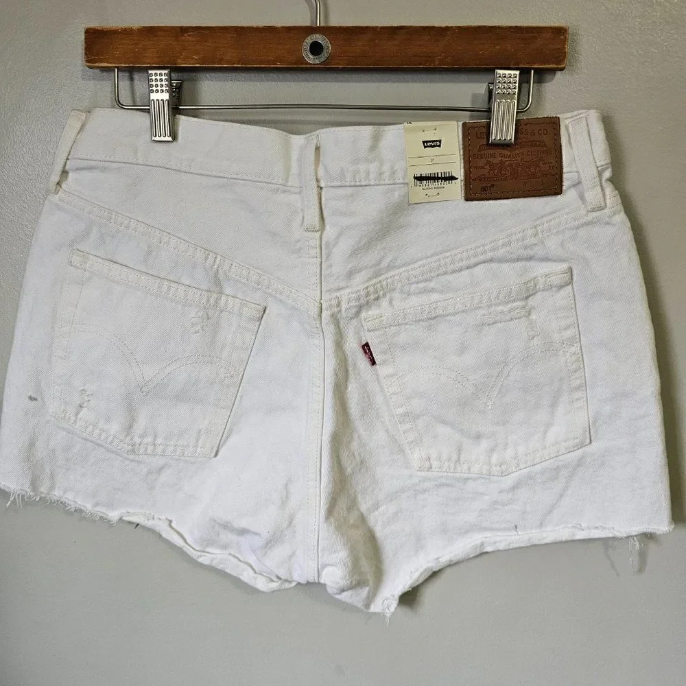 NWT LEVI'S PREMUIM WHITE RAW HEM DESTROYED SHORTS SIZE 31 WOMENS